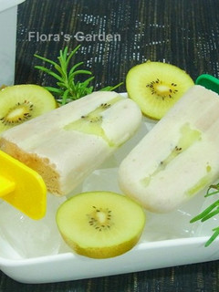 營養消暑--香蕉奶昔冰棒 的食譜成品照片