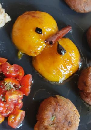 Una foto de Mini burgers veganas de alubias con duraznos marinados (🌱)