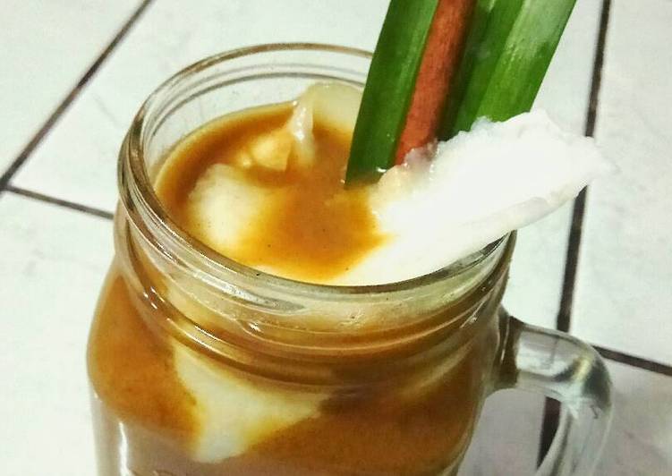 Langkah Mudah untuk Menyiapkan Bajigur kelapa muda 🌸, Enak