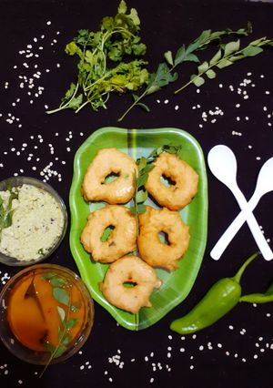 મેંદુવડા (Medu Vada Recipe In Gujarati) રેસીપી મુખ્ય ફોટો