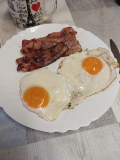 Foto principal de Huevos con bacon, desayuno de domingo 🍳🥓🥓