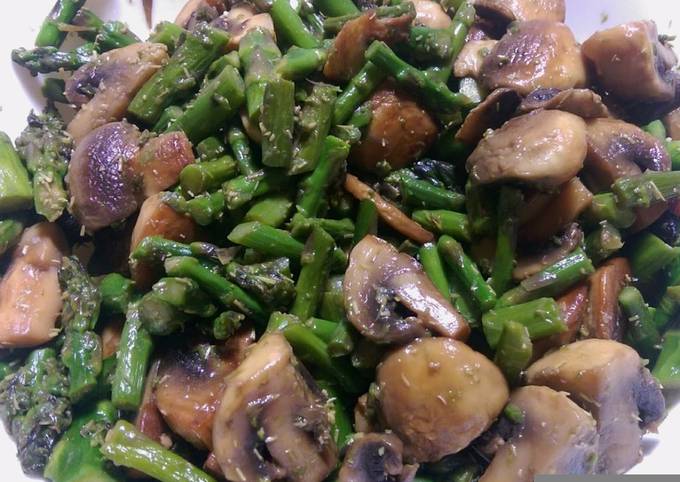 Recipe of Award-winning Sauteed mushrooms and asparagus