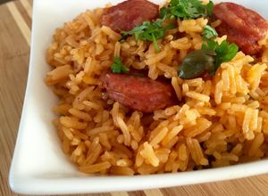 Una foto de Arroz Guisado con Chorizos Parrilleros Argentinos
