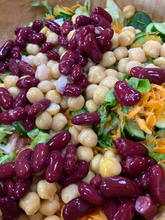صورة لوصفة سلطة سريعة ولذيذه 🥗✨