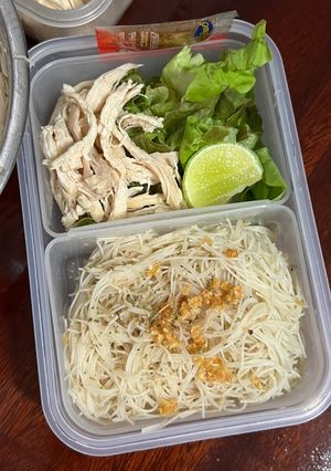 รูปของ เส้นหมี่แห้ง อกไก่ฉีก🐓