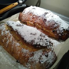 A picture of Stollen.