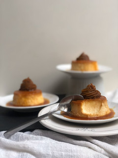 Una foto de Flan de queso