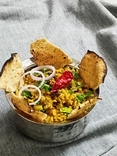 વઘારેલી ખીચડી (Vaghareli Khichdi Recipe In Gujarati) રેસીપી મુખ્ય ફોટો