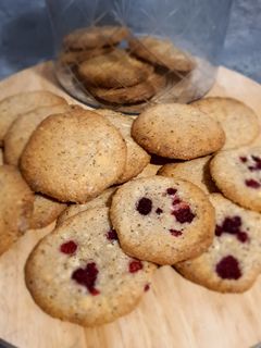 Une photo de Cookies chocolat blanc noisettes framboises