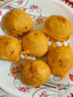 बटाटा वडा (batata vada recipe in marathi) रेसिपी चे मुख्य फोटो