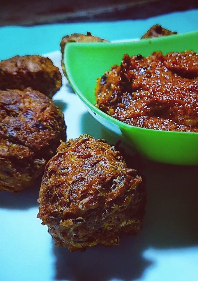 வெஜ் முட்டைகோஸ் கோலா உருண்டை (Veg muttaikosh kola urundai recipe in tamil) செய்முறை முக்கிய புகைப்படம்