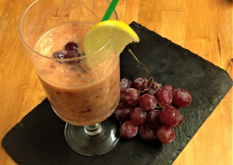 Smoothie de tomate y uva roja