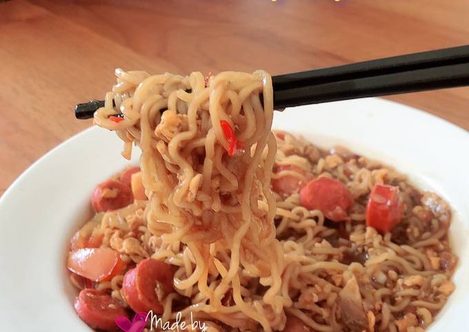 Bagaimana Membuat Indomie Goreng Nyemek yang Enak