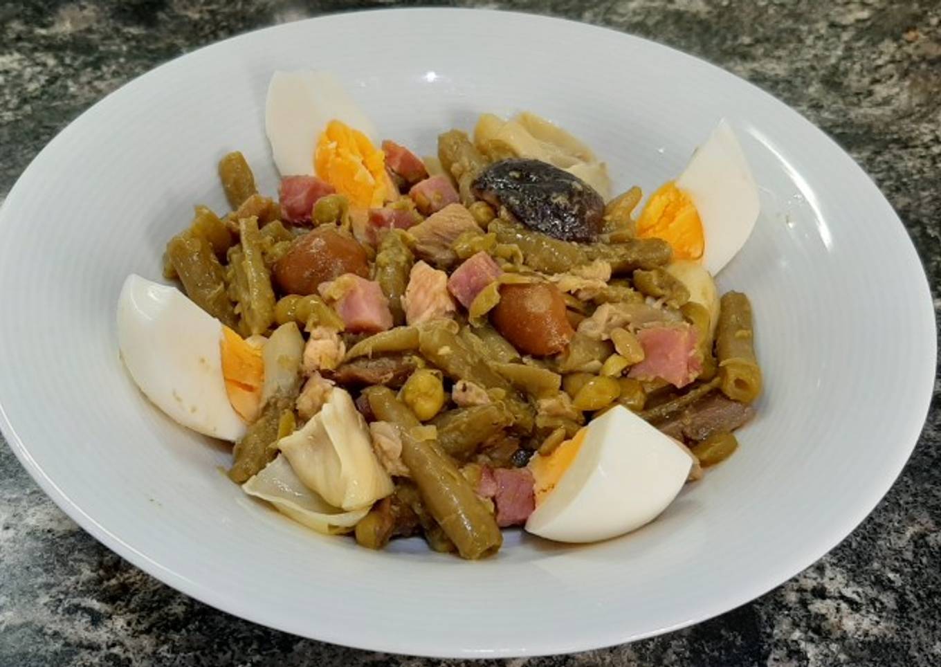 Menestra rápida con un toque de atún