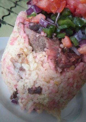 A picture of Chinese spicy beef rice with kachumbari.