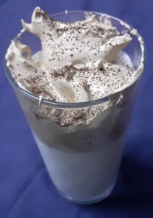 डालगोना कॉफ़ी (Dalgona coffee recipe in hindi) रेसिपी मुख्य फोटो