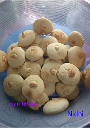 A picture of Nan khatai.