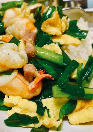 รูปของ กุ๋ยช่ายผัดไข่และกุ้ง