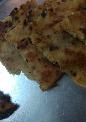 A picture of Aloo stuff prantha.