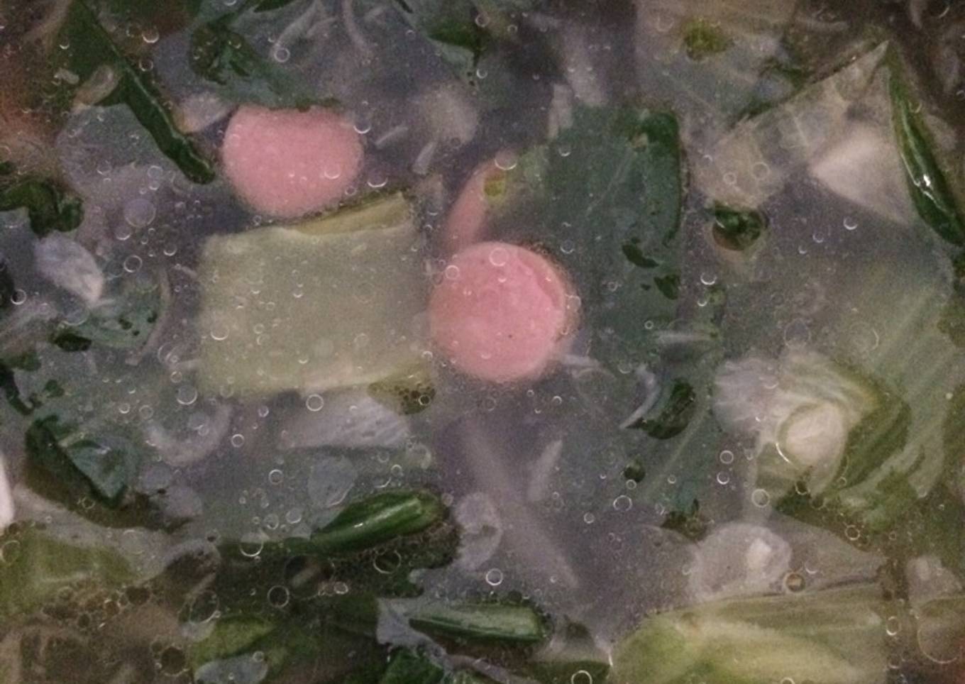 Sayur sop segar pokcoy/sawi daging sosis