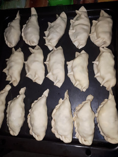 Una foto de Empanadas de pollo y de carne