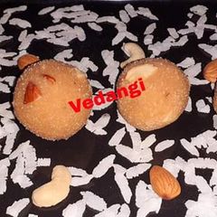 A picture of Poha Ladoos.
