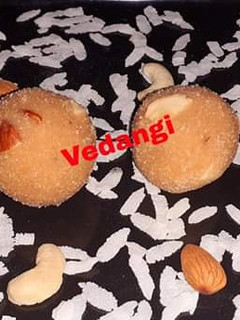 A picture of Poha Ladoos.