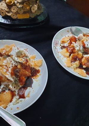 A picture of Dahi Bhalla Papdi Chaat.