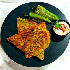 A picture of Methi Aloo Paratha.