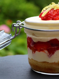 Foto di Tiramisù con crema al limoncello e fragole 🍓🍋
