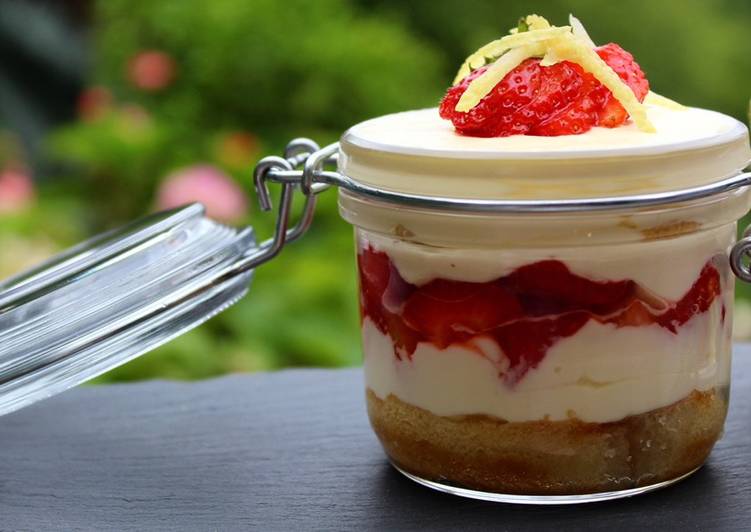 Recetta di Veloce Tiramisù con crema al limoncello e fragole 🍓🍋