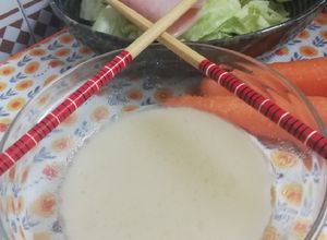 Una foto de Salsa blanca para ensalada china🐉🥡