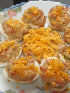 Una foto de Huevos rellenos de ensaladilla de atún