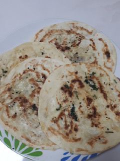 ગાર્લિક નાન (Garlic Naan Recipe In Gujarati) રેસીપી મુખ્ય ફોટો