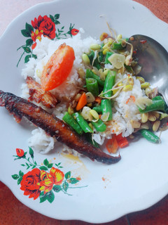 Foto resep Tumis kacang panjang + sambal pindang uenak