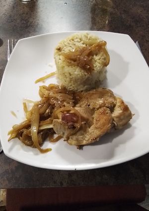 Una foto de Trenza De Cerdo Con Salsa De Miel Y Mostaza