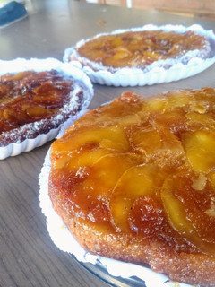 Una foto de Torta de manzana invertida