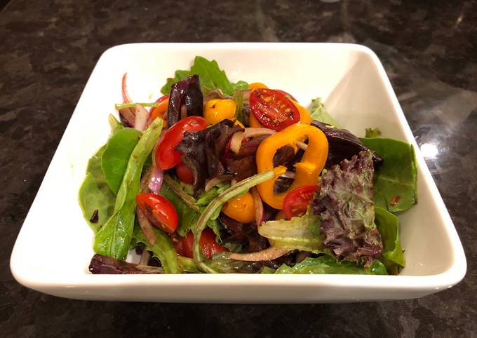 Recipe of Ultimate Green salad with homemade spicy balsamic vinegar