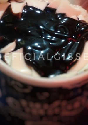 Una foto de Postre de maizena con chocolate y centro de dulce de leche