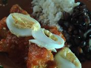 Una foto de lomito de carne con huevo