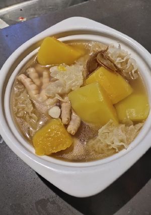 A picture of Chicken Feet Soup.