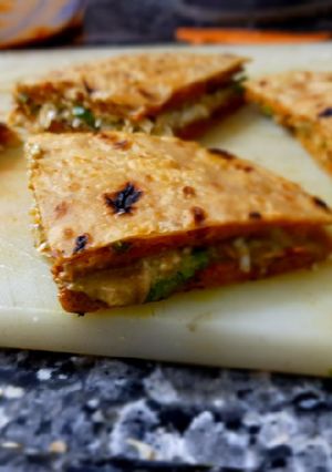 A picture of Chappati besan sandwich.