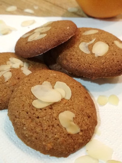 Una foto de Galletas de almendra, naranja y jengibre