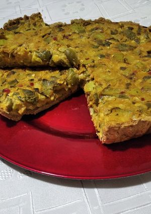 Una foto de Tarta vegana integral de vegetales con quesito de cajú 🥒🧀 :)