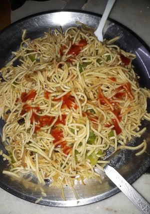 चाऊमीन /नूडल्स (Chowmein /Noodles recipe in hindi) रेसिपी मुख्य फोटो