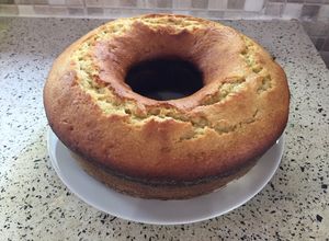 Una foto de Torta de durazno y banana (con mixer)
