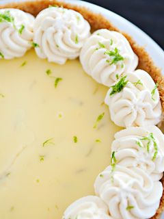 Hình của món Key lime pie - Bánh chanh giấy.