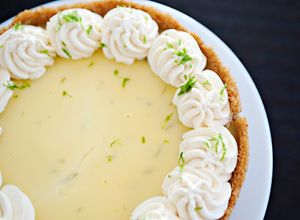 Hình của món Key lime pie - Bánh chanh giấy.