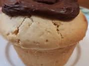 Una foto di dolce con cioccolato kinder