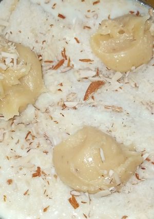A picture of Malai Roll ups.